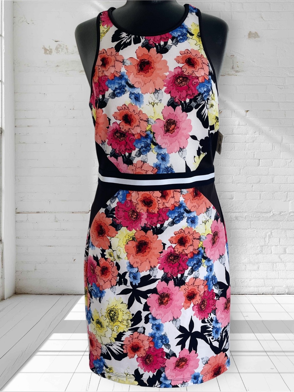 Mystic NWT Floral Bodycon Dress Sleeveless Round Neck Short Jersey Stretch M
